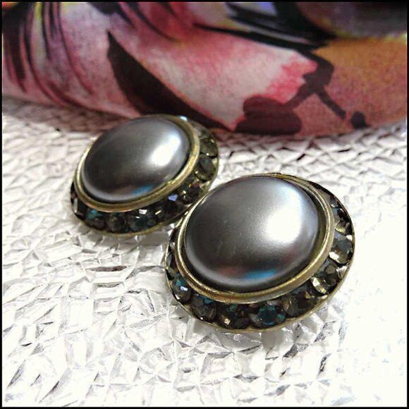1950s Coro Grey Pearl Rhinestone Button Vintage Clip Earrings - Picture 4 of 6